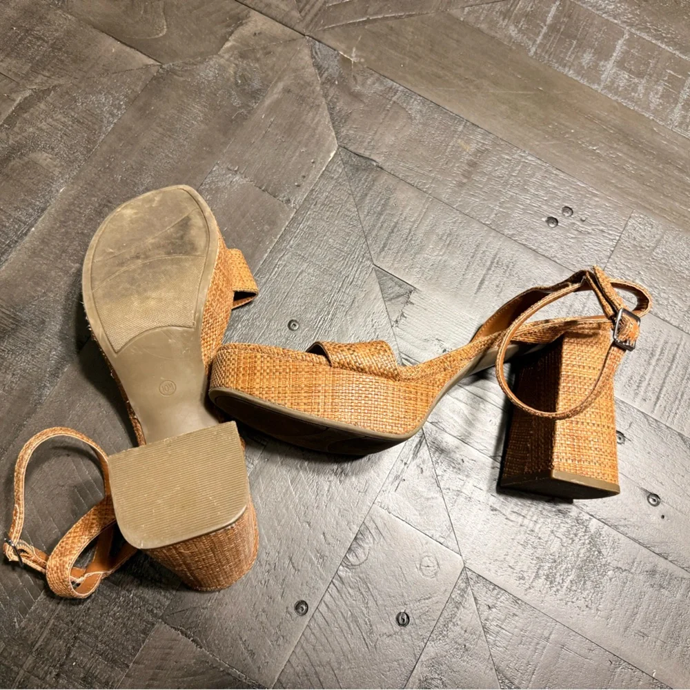 Marc Fisher Sadel Strappy Block Heel Sandals W10 - Picture 3 of 6